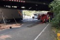 LKW blieb unter Bruecke haengen Koeln Ehrenfeld Innere Kanalstr Hornstr P191